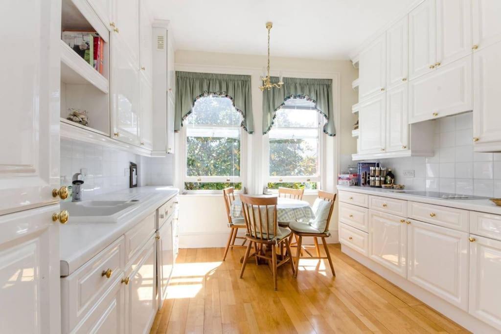 Large 3 Bed Flat In Central Wimbledon Londres Exterior foto