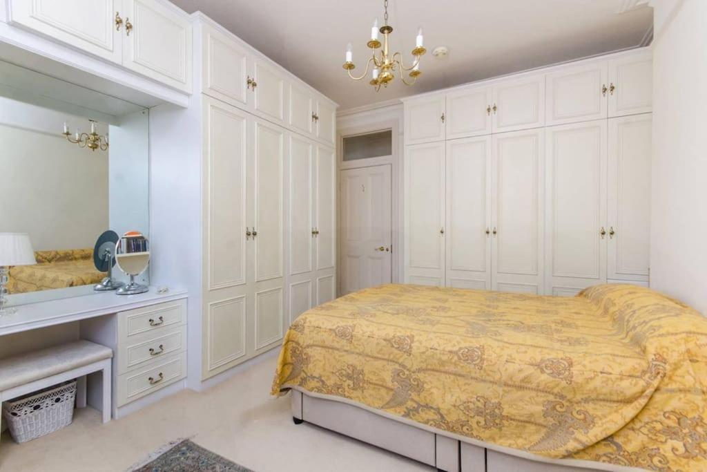 Large 3 Bed Flat In Central Wimbledon Londres Exterior foto