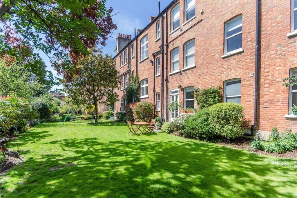 Large 3 Bed Flat In Central Wimbledon Londres Exterior foto